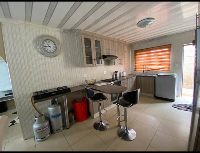 3 BEDROOM HOUSE FOR SALE IN STRETFORD